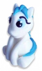 Poni Valge sinise lakaga