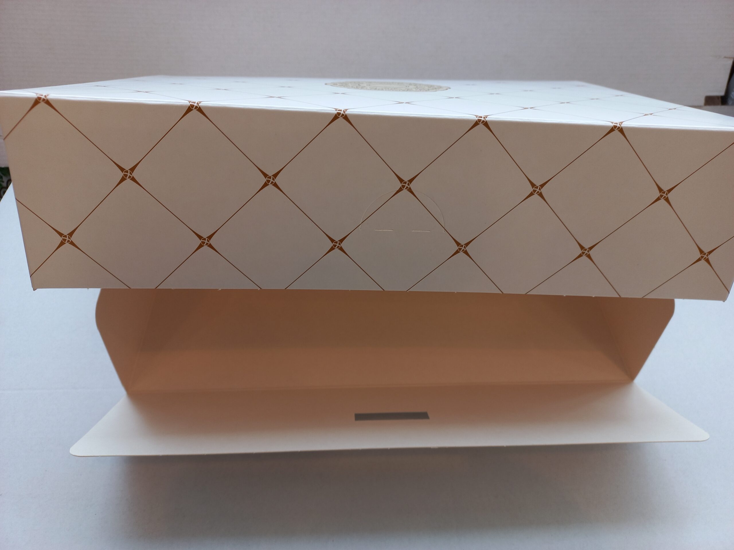 Kuldse mustriga koogi/tordikarp 20,7x19,2x9cm - Pilt 2